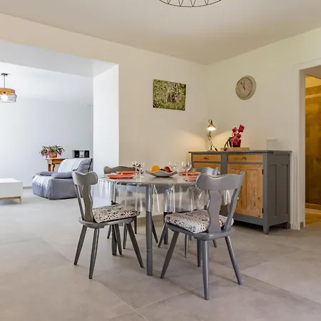 La Grive By Interhome Richerenches